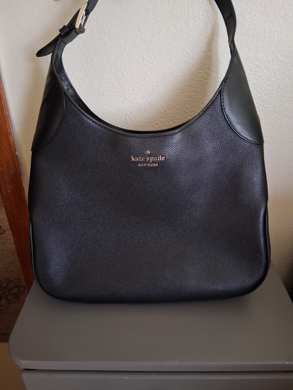 kate spade black leather shoulder bag with gold logo